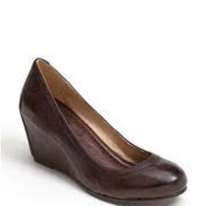 NIB Carson Wedge Heel by Frye